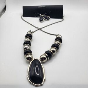 Demi Parure Avenue Silver and Black Necklace and Earring Set